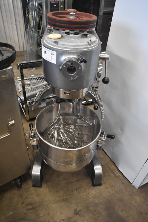 BRAND NEW SCRATCH AND DENT! Avantco 177MX40H Metal Commercial Floor Style 40 Quart Planetary Dough Mixer w/ Stainless Steel Mixing Bowl, Bowl Guard, Dough Hook, Paddle and Whisk Attachments. Missing Top Piece. 240 Volts, 1 Phase.   - Image 3 of 10