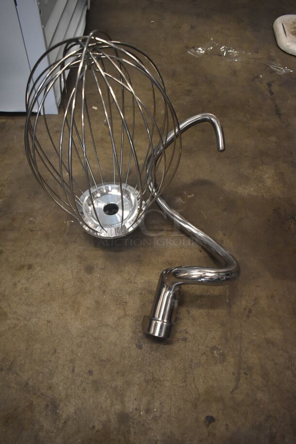 BRAND NEW SCRATCH AND DENT! Avantco 177MX40H Metal Commercial Floor Style 40 Quart Planetary Dough Mixer w/ Stainless Steel Mixing Bowl, Bowl Guard, Dough Hook, Paddle and Whisk Attachments. Missing Top Piece. 240 Volts, 1 Phase.   - Image 7 of 10