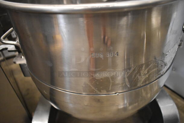 BRAND NEW SCRATCH AND DENT! Avantco 177MX40H Metal Commercial Floor Style 40 Quart Planetary Dough Mixer w/ Stainless Steel Mixing Bowl, Bowl Guard, Dough Hook, Paddle and Whisk Attachments. Missing Top Piece. 240 Volts, 1 Phase.   - Image 8 of 10