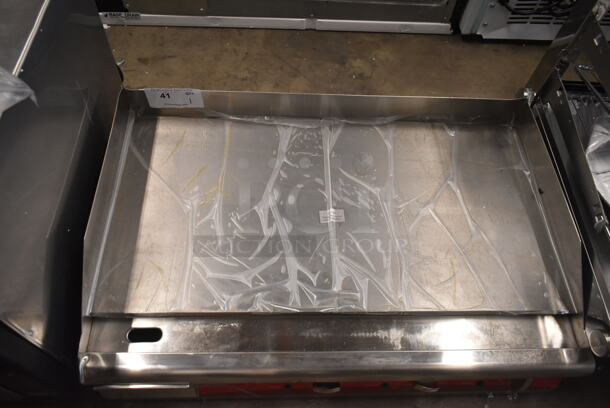 BRAND NEW SCRATCH AND DENT! Avantco 177EG30N Stainless Steel Commercial 30" Electric Countertop Griddle. 208/240 Volts, 1 Phase.  - Image 3 of 5