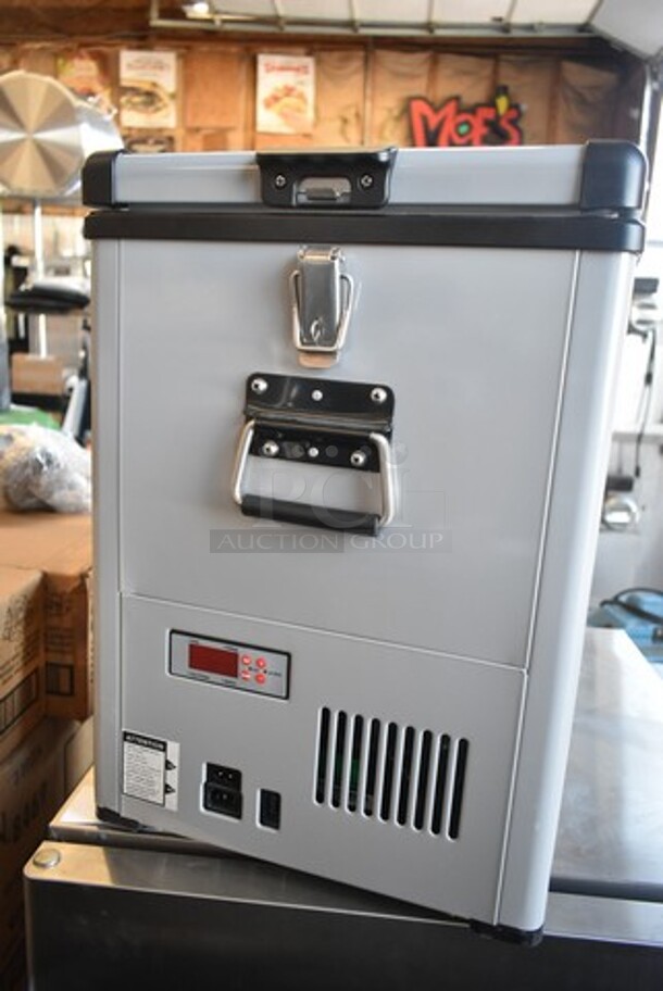 BRAND NEW SCRATCH AND DENT! Whynter FM-452SG Elite 45 Quart SlimFit Portable Freezer Refrigerator. 115 Volt, 1 Phase. Tested and Working! - Image 2 of 9