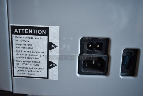 BRAND NEW SCRATCH AND DENT! Whynter FM-452SG Elite 45 Quart SlimFit Portable Freezer Refrigerator. 115 Volt, 1 Phase. Tested and Working! - Image 4 of 9