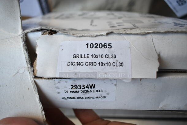 BRAND NEW SCRATCH AND DENT! Robot Coupe 29334W 3/8" Slicing Disc w/ Robot Coupe 102065 Dicing Grid - Image 5 of 5