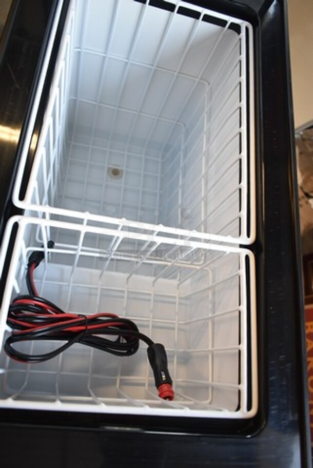 BRAND NEW SCRATCH AND DENT! Whynter FM-452SG Elite 45 Quart SlimFit Portable Freezer Refrigerator. 115 Volt, 1 Phase. Tested and Working! - Image 7 of 9