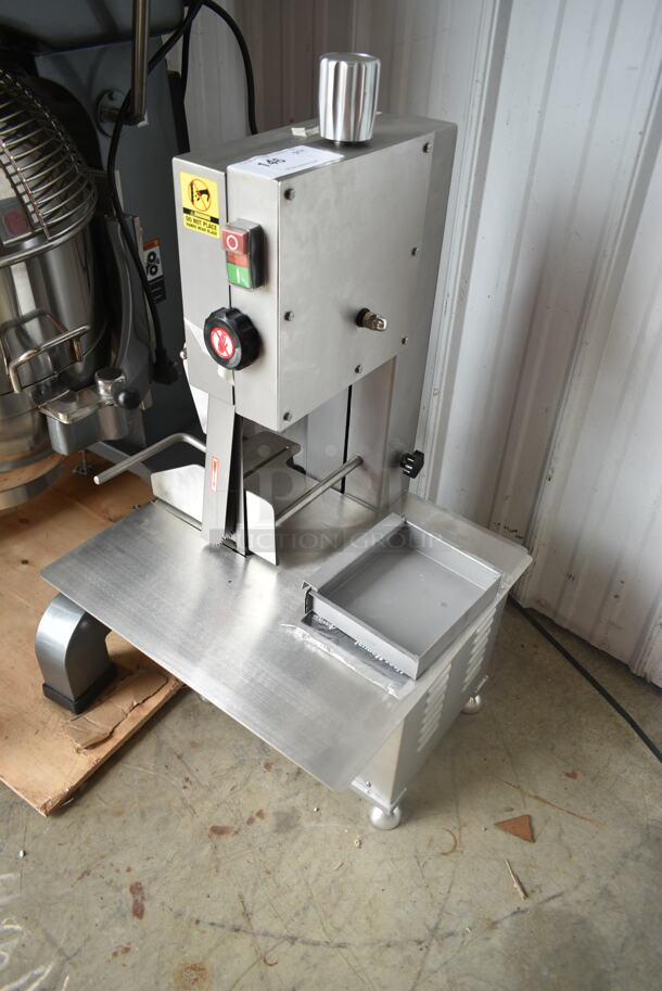 BRAND NEW SCRATCH AND DENT! Avantco EMBS65SS 65" Blade Stainless Steel Countertop Vertical Band Meat Saw. 110 Volts, 1 Phase. Tested and Working! - Image 2 of 9