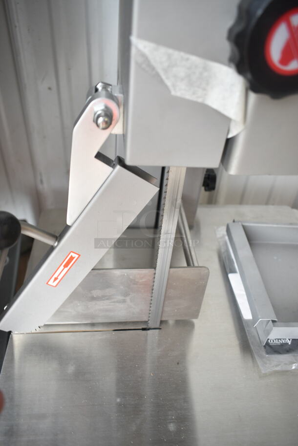 BRAND NEW SCRATCH AND DENT! Avantco EMBS65SS 65" Blade Stainless Steel Countertop Vertical Band Meat Saw. 110 Volts, 1 Phase. Tested and Working! - Image 5 of 9