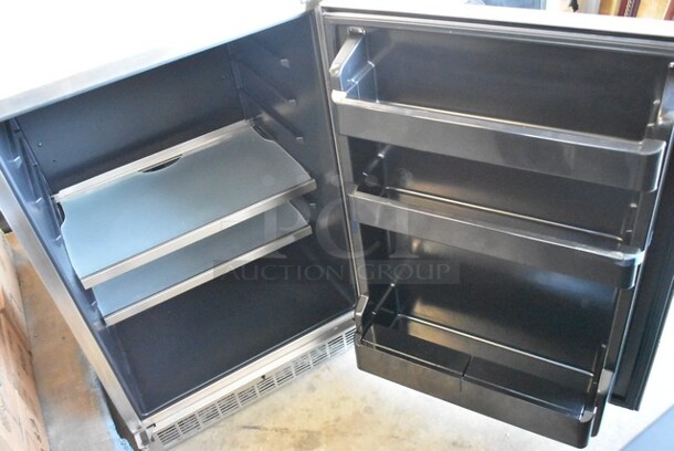 BRAND NEW SCRATCH AND DENT! Danby DAR055D1BSSPRO Silhouette Aragon Stainless Steel Outdoor Single Door Undercounter Refrigerator. 115 Volt, 1 Phase. Tested and Working! - Image 3 of 6