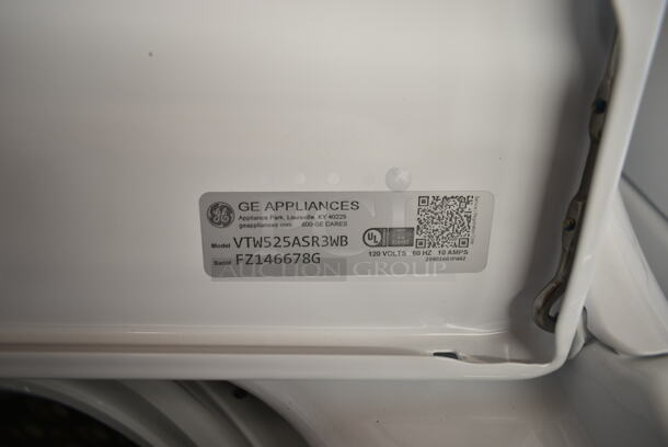 BRAND NEW SCRATCH AND DENT! General Electric GE VTW525ASR3WB 4.2 cu. ft. Top Load Electric Commercial Washer - Free Use / App Payment. 120 Volts, 1 Phase.  - Image 8 of 8
