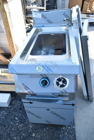 BRAND NEW SCRATCH AND DENT! Desco CPG145 Stainless Steel Commercial Floor Style Natural Gas Powered Pasta Cooker. 