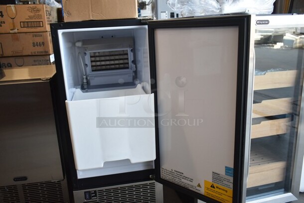 BRAND NEW SCRATCH AND DENT! Whynter UIM-502SS Built-In / Freestanding 15" Ice Maker Machine Stainless Steel 25lb. 115 Volt, 1 Phase. Tested and Working! - Image 3 of 6