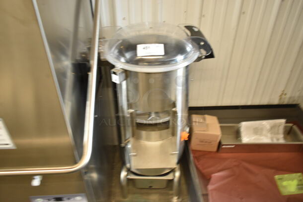 BRAND NEW SCRATCH AND DENT! 2023 Avantco PPF40 40 lb. Floor Potato Peeler. 120 Volts, 1 Phase. Tested and Working! - Image 2 of 6