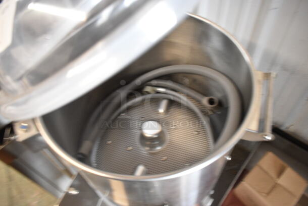 BRAND NEW SCRATCH AND DENT! 2023 Avantco PPF40 40 lb. Floor Potato Peeler. 120 Volts, 1 Phase. Tested and Working! - Image 5 of 6