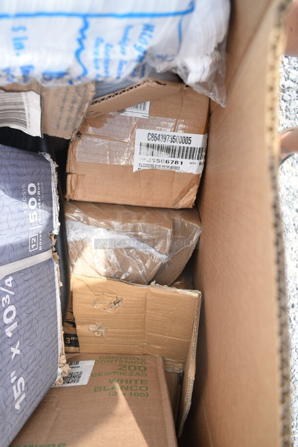 PALLET LOT of 15 BRAND NEW Boxes Including 90HTPF3R White Foam Three-Compartment Square, 433DS15 Choice 15" x 10 3/4" Customizable Interfolded Deli Wrap Wax Paper - 6000/Case, 500CC16 16 oz. Plastic Cold Cup - 1000/Case, 128HD8COMBO Choice Heavy Duty 8 oz. Microwavable Translucent Plastic Deli Container and Lid Combo Pack - 240/Case, 274MOPBCKTBR Lavex 35 Qt. Brown Mop Bucket & Side Press Wringer Combo. 15 Times Your Bid! - Image 5 of 12