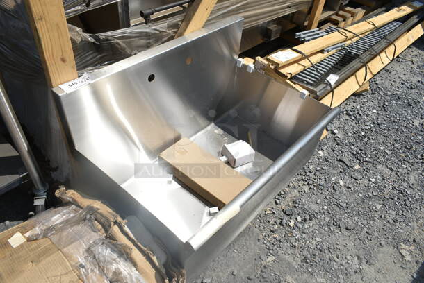 BRAND NEW SCRATCH AND DENT! Stainless Steel Single Bay Sink. No Legs. - Image 3 of 4
