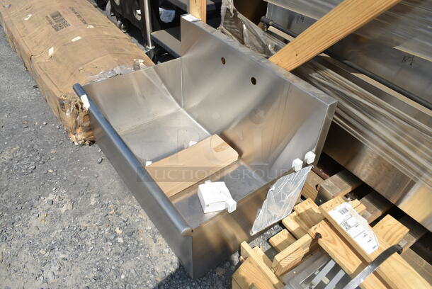 BRAND NEW SCRATCH AND DENT! Stainless Steel Single Bay Sink. No Legs. - Image 4 of 4