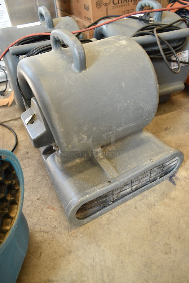 AP110004 Gray Poly Floor Fan. - Image 3 of 6