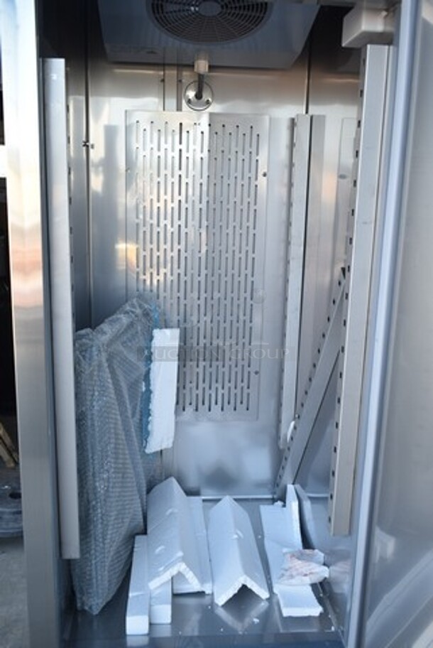 BRAND NEW SCRATCH AND DENT! 2023 Avantco 178SS1RHC Stainless Steel Commercial Single Door Reach In Cooler w/ Poly Coated Racks on Commercial Casters. 110-120 Volts, 1 Phase. Tested and Working! - Image 4 of 7