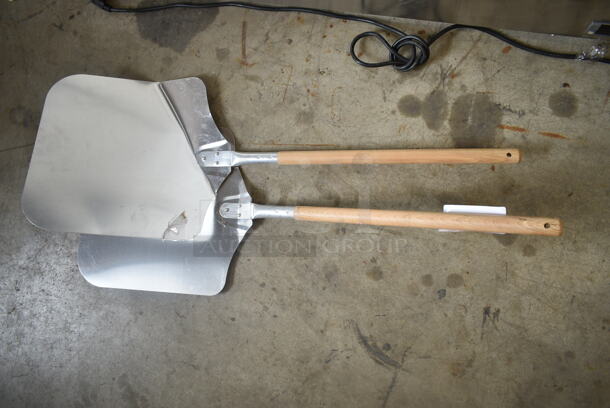 2 BRAND NEW SCRATCH AND DENT! Choice 407PPA141637 14" x 16" Aluminum Pizza Peel with 21" Wooden Handle. 2 Times Your Bid! - Image 2 of 6