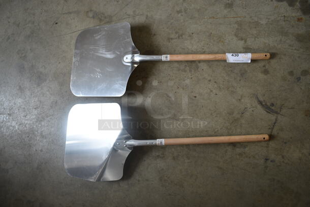 2 BRAND NEW SCRATCH AND DENT! Choice 407PPA141637 14" x 16" Aluminum Pizza Peel with 21" Wooden Handle. 2 Times Your Bid! - Image 3 of 6