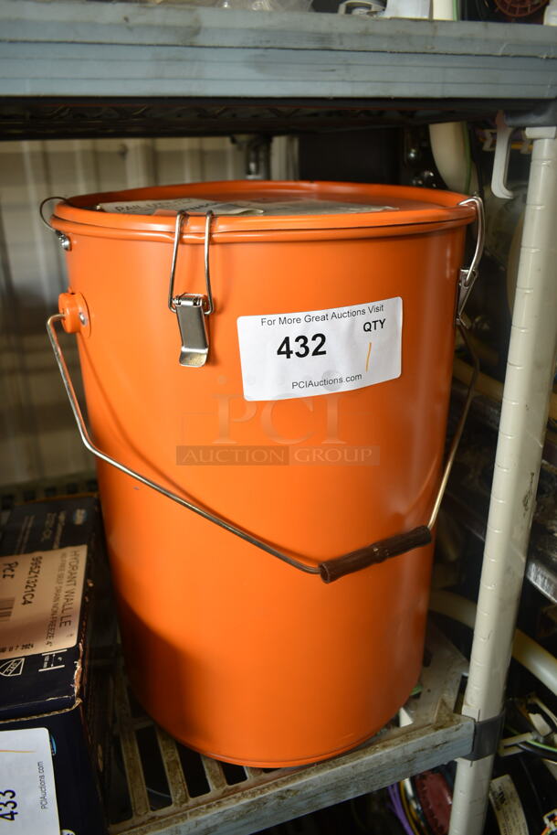 BRAND NEW SCRATCH AND DENT! Fryclone 259FOPN6GL 6.5 Gallon Orange Utility Oil Pail - Image 2 of 5