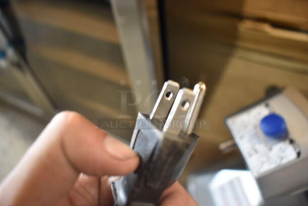 Vollrath SLM300P/S Stainless Steel Commercial Countertop Meat Slicer w/ Blade Sharpener. 120 Volts, 1 Phase. Tested and Powers On But Parts Do Not Move - Image 4 of 4