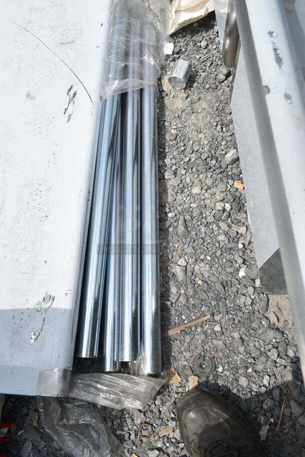 BRAND NEW SCRATCH AND DENT! Steelton 522ETSG30482 30" x 48" 18 Gauge 430 Stainless Steel Work Table with Undershelf and 2" Rear Upturn - Image 3 of 6