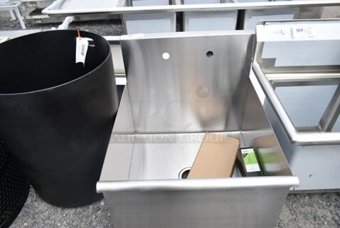 BRAND NEW SCRATCH AND DENT! Stainless Steel Commercial Single Bay Sink. No Legs. 