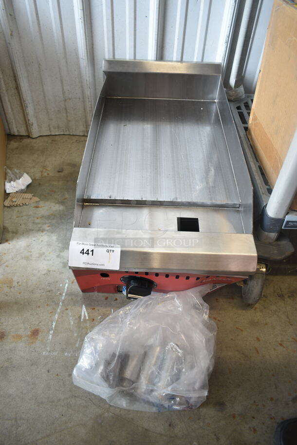 BRAND NEW SCRATCH AND DENT! Avantco 177CAG15TG Chef Series CAG-15-TG 15" Countertop Natural Gas Griddle with Thermostatic Controls. See Pictures for Dents. 35,000 BTU - Image 2 of 7