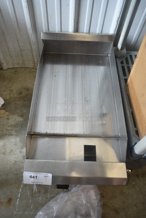 BRAND NEW SCRATCH AND DENT! Avantco 177CAG15TG Chef Series CAG-15-TG 15" Countertop Natural Gas Griddle with Thermostatic Controls. See Pictures for Dents. 35,000 BTU - Image 3 of 7