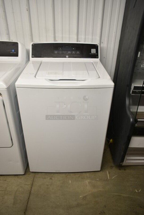 BRAND NEW SCRATCH AND DENT! General Electric GE VTW565ASVOWB Metal Commercial Top Load Washer.  - Image 2 of 10