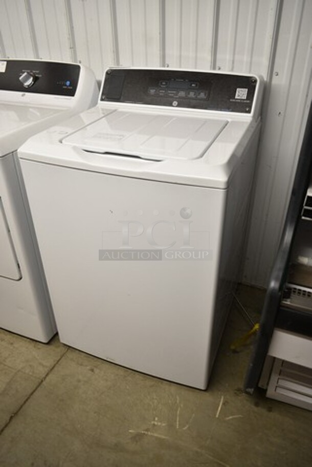 BRAND NEW SCRATCH AND DENT! General Electric GE VTW565ASVOWB Metal Commercial Top Load Washer.  - Image 3 of 10