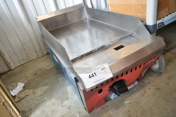 BRAND NEW SCRATCH AND DENT! Avantco 177CAG15TG Chef Series CAG-15-TG 15" Countertop Natural Gas Griddle with Thermostatic Controls. See Pictures for Dents. 35,000 BTU - Image 6 of 7