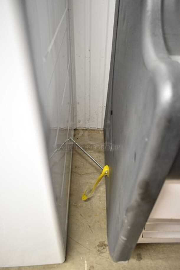 BRAND NEW SCRATCH AND DENT! General Electric GE VTW565ASVOWB Metal Commercial Top Load Washer.  - Image 4 of 10