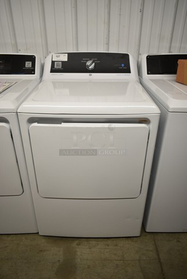BRAND NEW SCRATCH AND DENT! General Electric GE VTD52EASR0WB Metal 7.4 cu. ft. Front Load Electric Commercial Dryer - Free Use / App Payment. 120/208-240 Volts, 1 Phase.  - Image 2 of 7