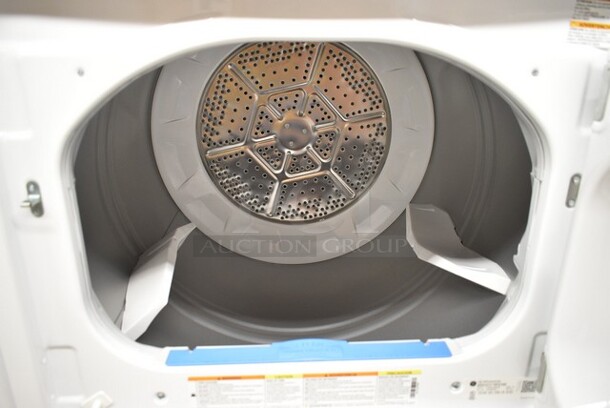 BRAND NEW SCRATCH AND DENT! General Electric GE VTD52EASR0WB Metal 7.4 cu. ft. Front Load Electric Commercial Dryer - Free Use / App Payment. 120/208-240 Volts, 1 Phase.  - Image 4 of 7