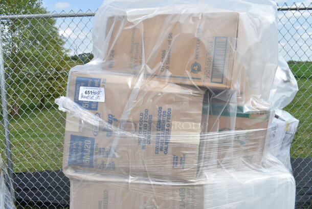 PALLET LOT of 25 BRAND NEW Boxes Including 5002WARPNAPN EcoChoice WrapNap 2-Ply Natural Kraft 1/4 Fold Dinner Napkin 16" x 16", Dart 16MJ20 16 oz. Medium Squat White Customizable Foam Food Container - 500/Case, 612FS4316 Choice Half Size Heavy-Duty Foil Steam Table Pan Extra-Deep 4 3/16" Depth - 100/Case, 966TALLFLDN Choice Kraft Natural Tall-Fold 6" x 13" Dispenser Napkin, Solo Ultra Clear™ TP7 7 oz. Clear PET Plastic Cold Cup - 1000/Case, 500CC12 Customizable Plastic Cold Cup, 130WWHSPOONH Choice White Heavy Weight Wrapped Plastic Teaspoon - 1000/Case, 90HTPF1 White Foam Square Take Out Container with Hinged Lid. 25 Times Your Bid! - Image 3 of 12