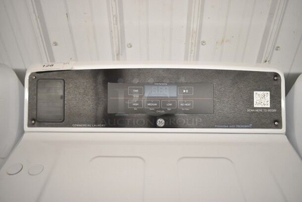 BRAND NEW SCRATCH AND DENT! General Electric GE VTD52EASR0WB 7.4 cu. ft. Front Load Gas-Powered Commercial Dryer - Free Use / App Payment / Coin Compatible.  - Image 3 of 7