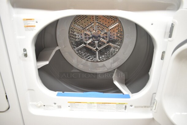 BRAND NEW SCRATCH AND DENT! General Electric GE VTD52EASR0WB 7.4 cu. ft. Front Load Gas-Powered Commercial Dryer - Free Use / App Payment / Coin Compatible.  - Image 4 of 7