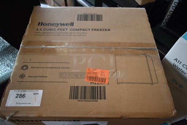 BRAND NEW IN BOX! Honeywell H11MFS Mini Compact Freezer Countertop 1.1 Cubic Feet Single Door Upright Freezer with Reversible Door - Image 3 of 5