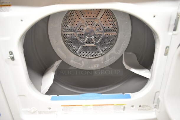 BRAND NEW SCRATCH AND DENT! General Electric GE VTD52GASROWB 7.4 cu. ft. Front Load Gas-Powered Commercial Dryer - Free Use / App Payment.  - Image 4 of 7