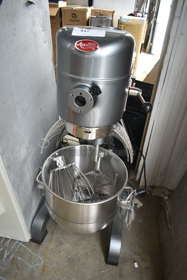 BRAND NEW SCRATCH AND DENT! Avantco 177MX40H Metal Commercial Floor Style 40 Qt. Planetary Floor Mixer w/ Stainless Steel Mixing Bowl, Bowl Guard, Paddle and Whisk Attachments. 240 Volts, 1 Phase. - Image 4 of 10