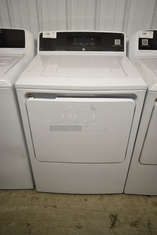 BRAND NEW SCRATCH AND DENT! General Electric GE VTD56EASVOWB 7.4 cu. ft. Front Load Electric Commercial Dryer - Free Use / App Payment / Coin Compatible. 120/208-240 Volts, 1 Phase.  - Image 2 of 7