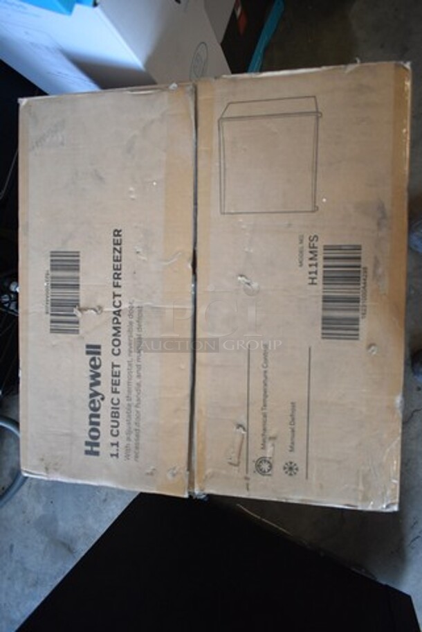 BRAND NEW IN BOX! Honeywell H11MFS Mini Compact Freezer Countertop 1.1 Cubic Feet Single Door Upright Freezer with Reversible Door - Image 3 of 5