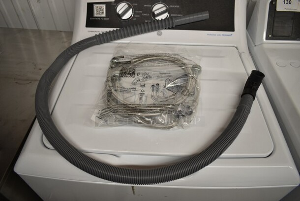 BRAND NEW SCRATCH AND DENT! General Electric GE VTW525ASR3WB 4.2 cu. ft. Top Load Electric Commercial Washer - Free Use / App Payment. 120 Volts, 1 Phase.  - Image 5 of 8