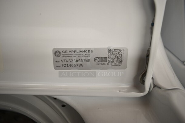 BRAND NEW SCRATCH AND DENT! General Electric GE VTW525ASR3WB 4.2 cu. ft. Top Load Electric Commercial Washer - Free Use / App Payment. 120 Volts, 1 Phase.  - Image 7 of 8