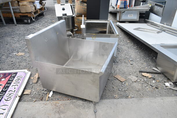 BRAND NEW SCRATCH AND DENT! Stainless Steel Single Bay Sink. No Legs.  - Image 3 of 3