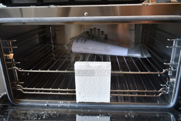 BRAND NEW SCRATCH AND DENT! 2024 Cadco XAF013-US Lisa Stainless Steel Commercial Countertop Electric Powered Convection Oven w/ View Through Door and Metal Oven Rack. See Pictures for Broken Glass on Door. 120 Volts, 1 Phase. Tested and Working! - Image 4 of 6