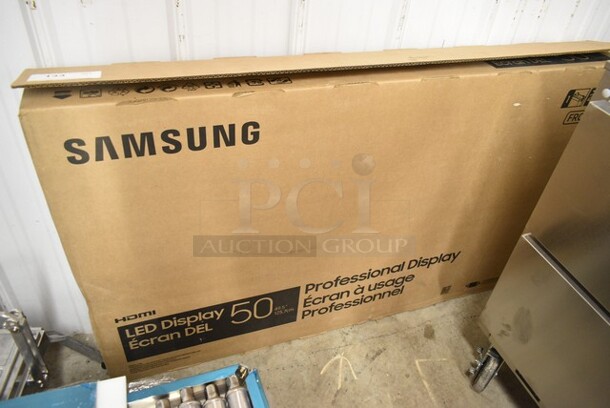 BRAND NEW SCRATCH AND DENT! Samsung QM50R 50" LCD Commercial Display.  - Image 2 of 4
