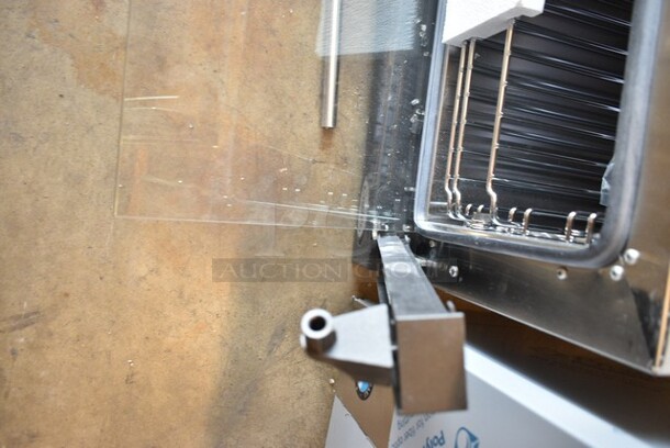 BRAND NEW SCRATCH AND DENT! 2024 Cadco XAF013-US Lisa Stainless Steel Commercial Countertop Electric Powered Convection Oven w/ View Through Door and Metal Oven Rack. See Pictures for Broken Glass on Door. 120 Volts, 1 Phase. Tested and Working! - Image 5 of 6