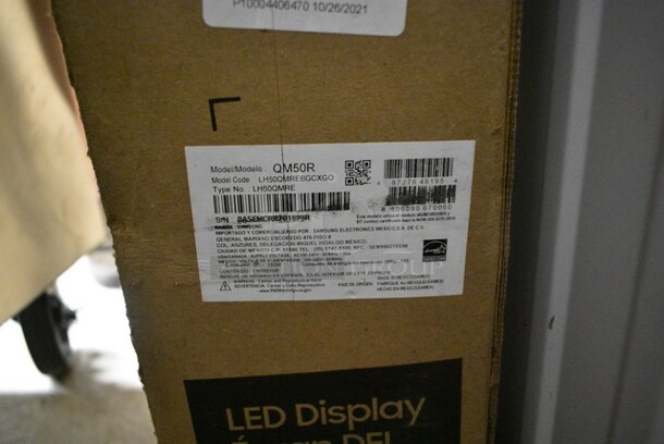 BRAND NEW SCRATCH AND DENT! Samsung QM50R 50" LCD Commercial Display.  - Image 4 of 4
